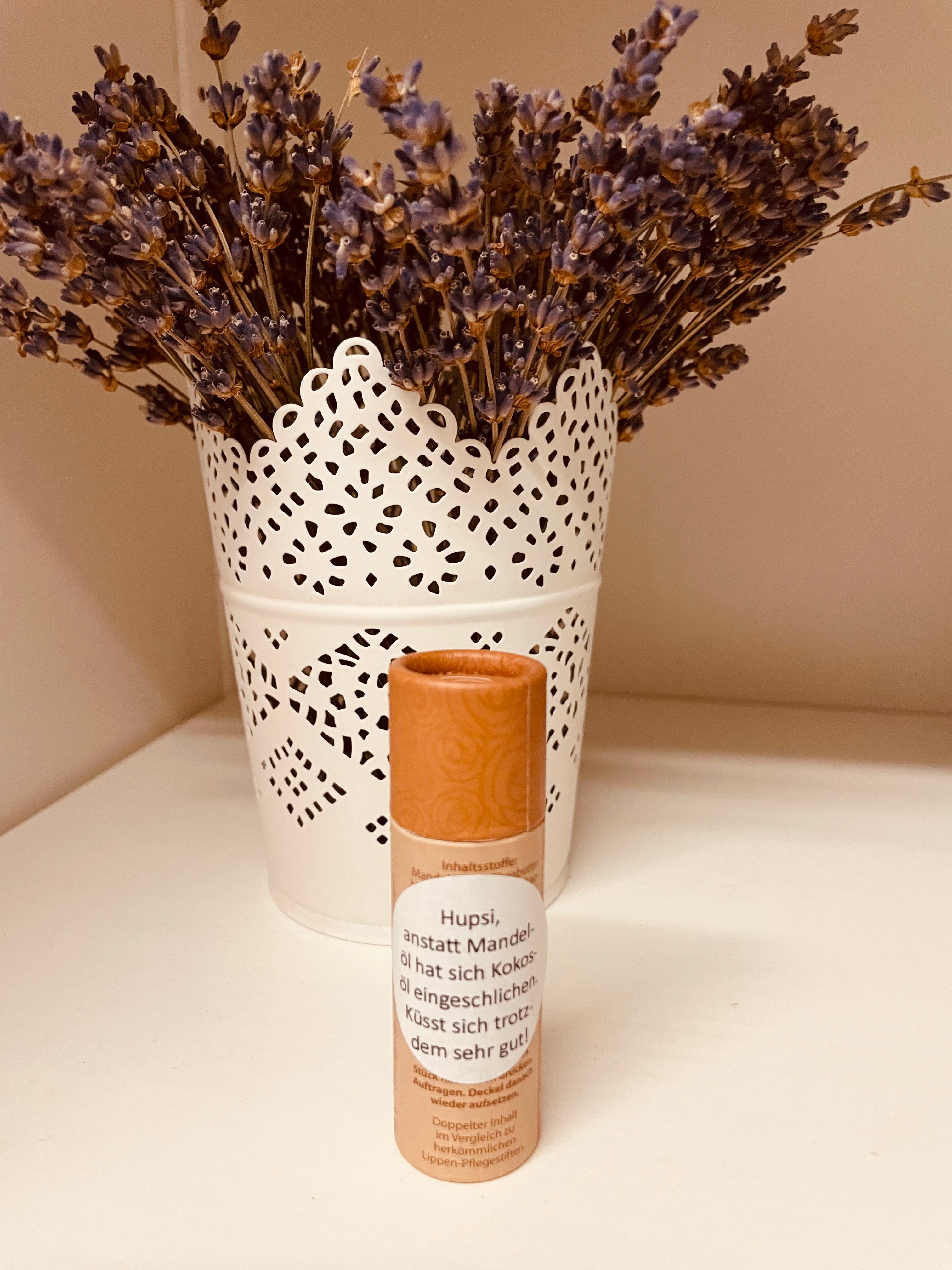 Nur für kurze Zeit: Lippenbalsam-Stift Bio "Mandelduft" mit Kokosöl